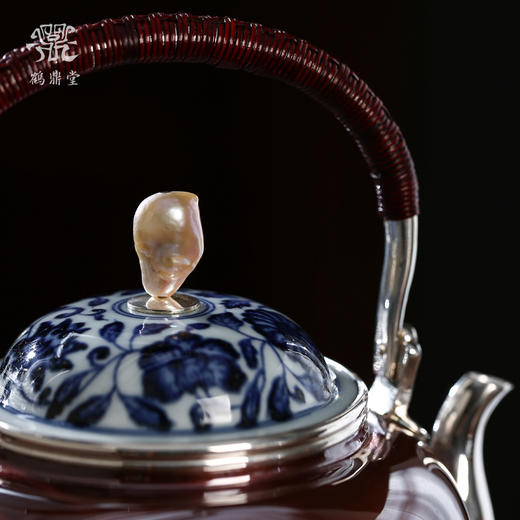 鹤鼎堂银壶于飞系列鱼丽汤沸錾刻天赐遐龄青花瓷盖（铜包银）（缺货） 商品图4