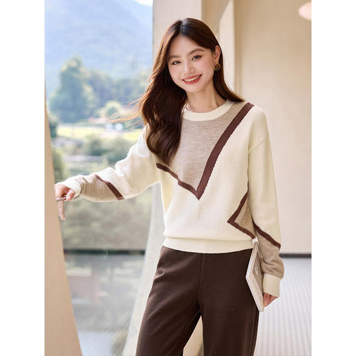 【年终特卖】熙世界不规则撞色提花套头毛衣女秋冬2025新款宽松圆领针织打底衫 商品图2