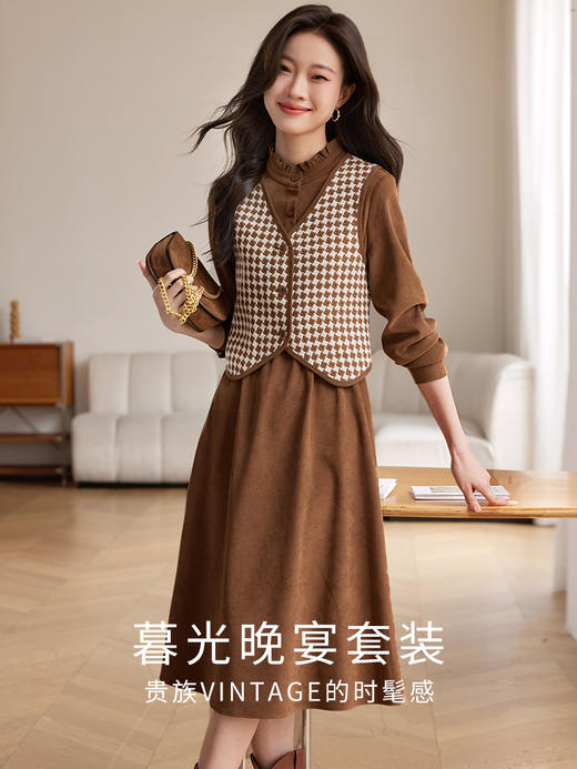 【年终特卖】熙世界美拉德穿搭秋冬新款千鸟格马甲磨绒连衣裙两件套装 商品图1