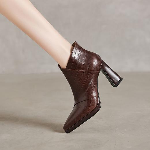 【预售5天】马丁靴高跟短靴粗跟，时尚黑色百搭英伦风尖头女鞋QS&6067 商品图1