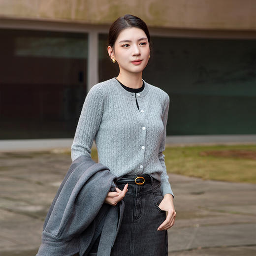 【半价款绞花羊绒开衫】羊绒世家秋冬新品女士100%山羊绒针织开衫外套 商品图0