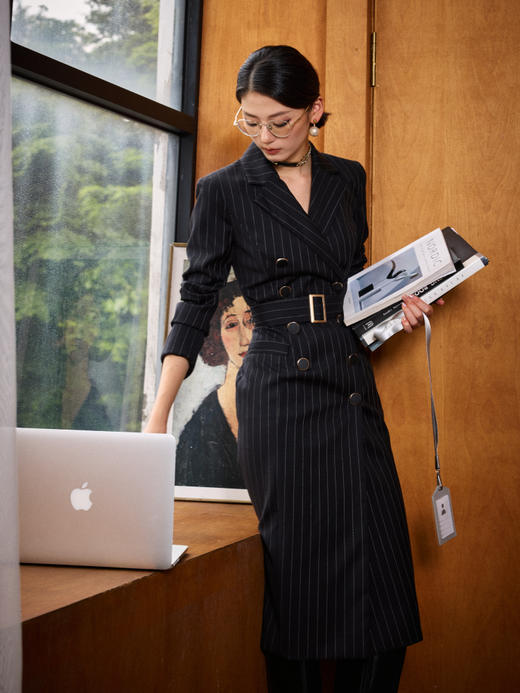 J20384656 颈袖添香高端气质职场工作装包臀裙收腰显瘦正装连衣裙 立体显瘦 围裹V领 商品图3