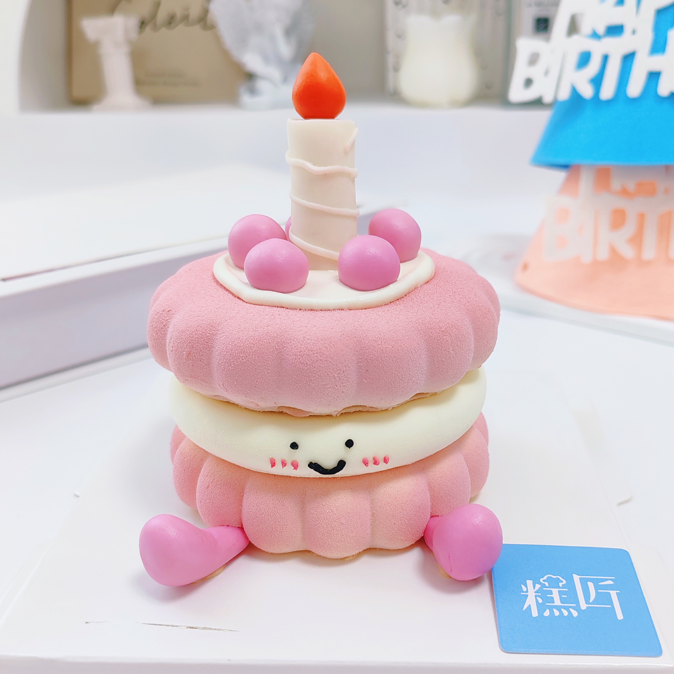 粉色小烛台Emoji圆形蛋糕