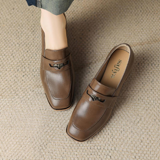 品质好货 | Safiya/索菲娅2024英伦方头粗跟厚底气质深口乐福鞋 SF41112750 商品图0