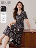 【专属特价】熙世界浪漫法式围裹式碎花连衣裙夏季黑色泡泡袖V领茶歇鱼尾裙 商品缩略图0