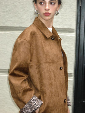 TR她热 豹走女郎 棕色麂皮绒质感拼接豹纹印花叠穿翻领廓形外套