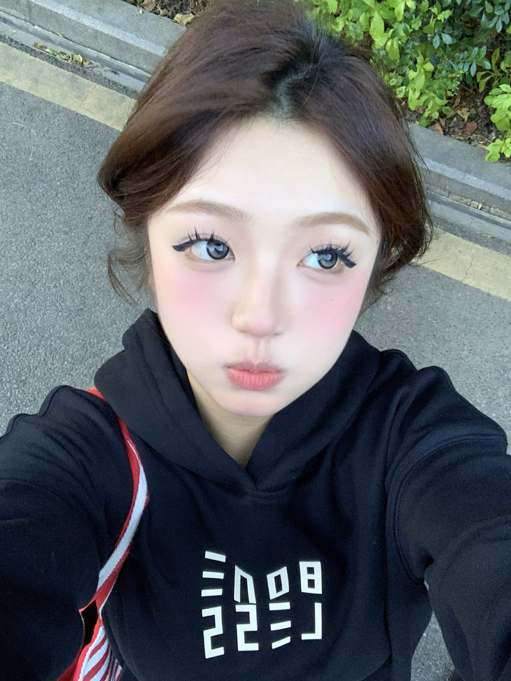 DoraGina甜萌黑糖14.5mm 灰色 年抛美瞳 Doll感幼态萝莉大眼 - VVCON美瞳网