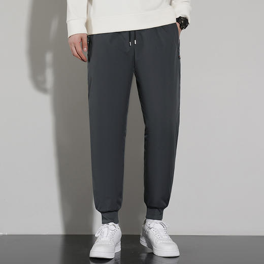 怕冷星人的福利来了😎东北宝宝也不怕冷啦🥳 俗话说：寒从脚下起，防寒先防腿✨【真维斯石墨烯科技发热羊羔绒裤】❗❗  商品图4