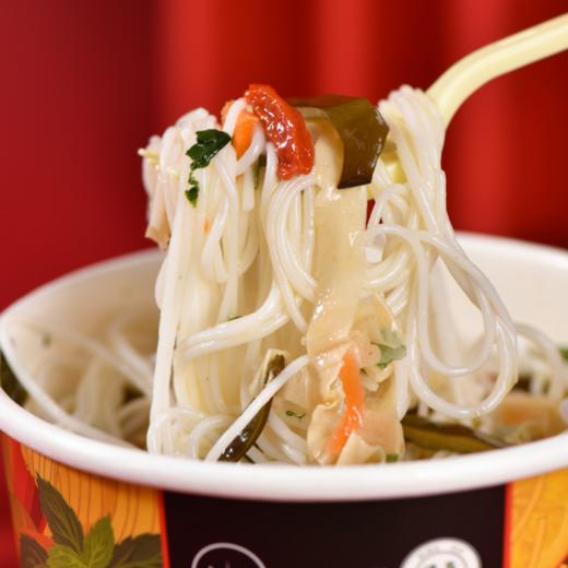 🌻🌻【品牌直发】🌟落小米清真过桥米线❗ ❗ 39.9💰6桶🌵 【落小米番茄牛腩味/香菇炖鸡味过桥米线】😎超好吃超养胃⚠，舌尖上的味蕾😃 👉👉 商品图3