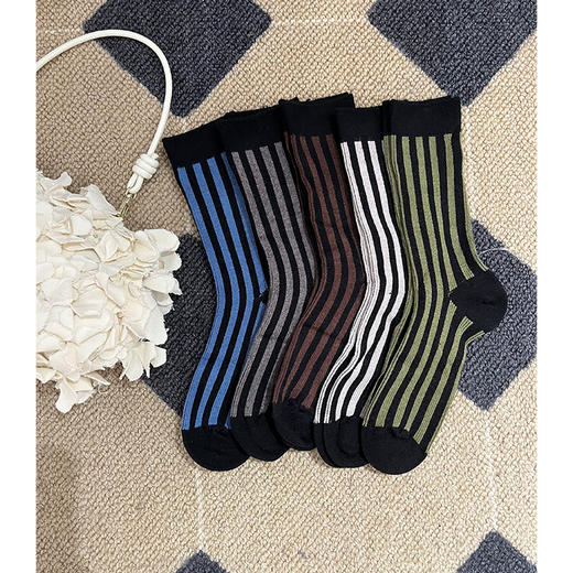 【活动商品，不退不换】好看不冻脚 猫猫绒中筒袜 复古条纹袜 蓬松柔软 高弹舒适 绵密脚感 让行走更自由 商品图4