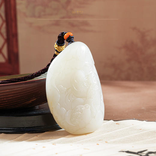 新疆国玉盟世玉和田玉 万伟作品 白玉把件 鸳鸯【带证书·顺丰物流】 商品图0