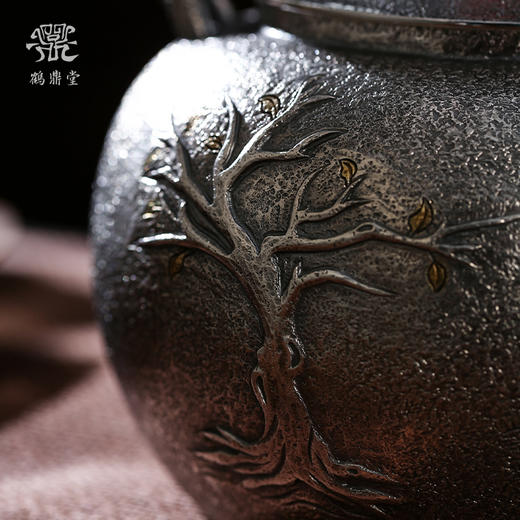 鹤鼎堂银壶闻天系列邦彦汤沸麻纹錾刻牛角挂书（银色）（缺货） 商品图2