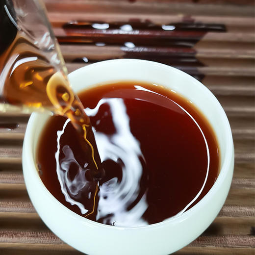 第九届勐海（国际）茶王节茶王赛金奖熟茶！！2013年云南普洱茶勐海阿卡山金奖熟茶357g/饼 原包装 商品图6