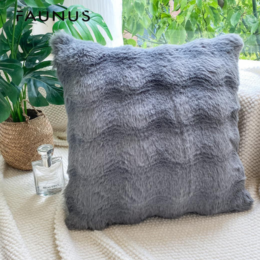 【简约轻奢！托卡斯长兔毛抱枕】云柔触感，温柔细腻，秋冬北欧高品质长兔剪格毛绒兔毛奢华靠垫保暖 商品图6