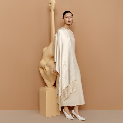 凤凰之家“梦醒蝶舞”黄金丝提花披肩 商品图2