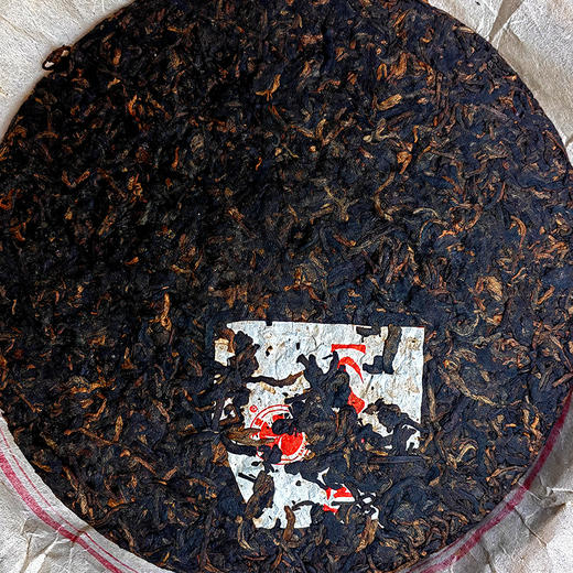 第九届勐海（国际）茶王节茶王赛金奖熟茶！！2013年云南普洱茶勐海阿卡山金奖熟茶357g/饼 原包装 商品图3