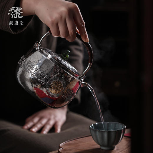 鹤鼎堂银壶闻天系列晨风汤沸饕餮纹镶金青龙银色（缺货） 商品图2