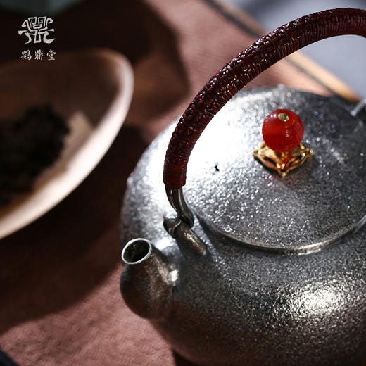鹤鼎堂银壶闻天系列邦彦汤沸麻纹錾刻牛角挂书（银色）（缺货） 商品图4