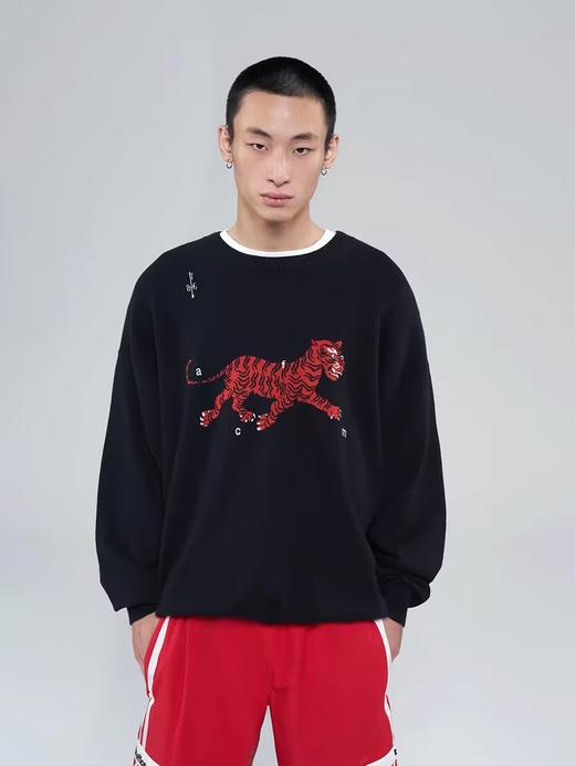 FMACM/ZZS2303/藏毯虎纹饰嵌花圆领针织毛衣 商品图0