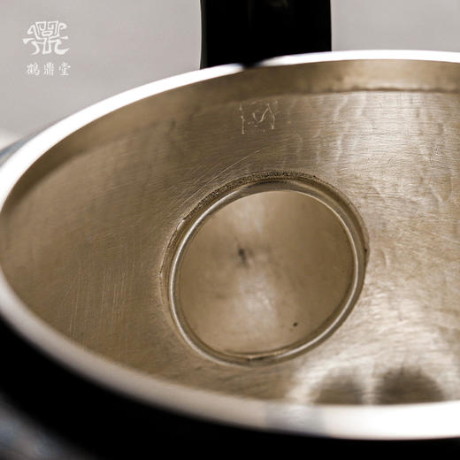 鹤鼎堂银壶闻天系列粲兮錾刻花边铜包银汤沸（银色）（缺货） 商品图3