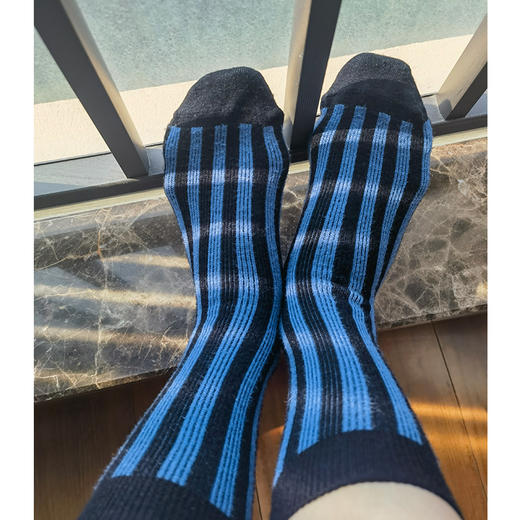 【活动商品，不退不换】好看不冻脚 猫猫绒中筒袜 复古条纹袜 蓬松柔软 高弹舒适 绵密脚感 让行走更自由 商品图3