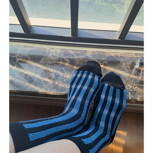 【活动商品，不退不换】好看不冻脚 猫猫绒中筒袜 复古条纹袜 蓬松柔软 高弹舒适 绵密脚感 让行走更自由 商品图1