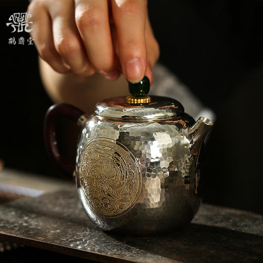 鹤鼎堂银壶闻天系列关雎急须錾刻龙凤呈祥（银色）（缺货） 商品图1