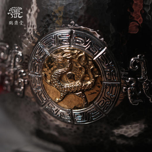 鹤鼎堂银壶闻天系列晨风汤沸饕餮纹镶金青龙银色（缺货） 商品图1