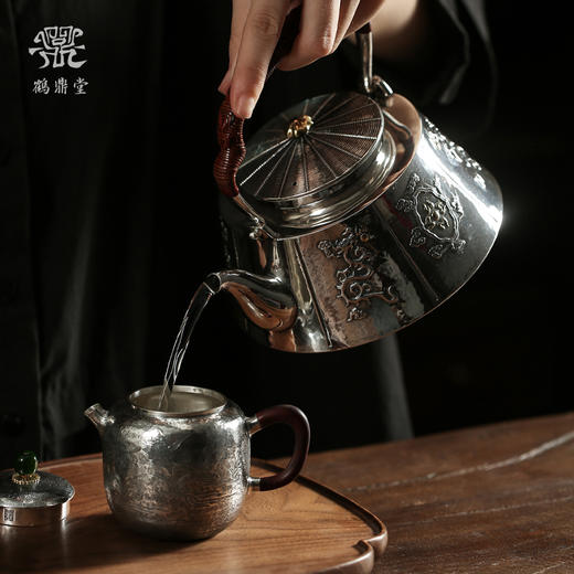 鹤鼎堂银壶闻天系列思泉汤沸錾刻火龙(银色）（缺货） 商品图3