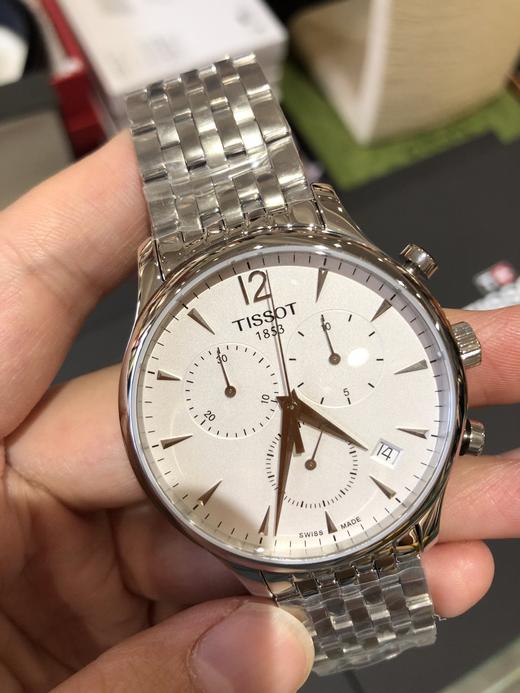 天梭卡森石英系列三眼男表，原厂机芯..全套包装配件..仅有几块.. 商品图3