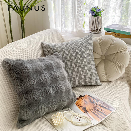 【简约轻奢！托卡斯长兔毛抱枕】云柔触感，温柔细腻，秋冬北欧高品质长兔剪格毛绒兔毛奢华靠垫保暖 商品图3