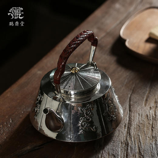 鹤鼎堂银壶闻天系列思泉汤沸錾刻火龙(银色）（缺货） 商品图1