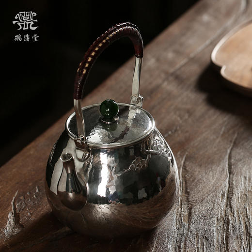 鹤鼎堂银壶闻天系列逐兮汤沸錾刻岁寒松柏（银色）（缺货） 商品图3