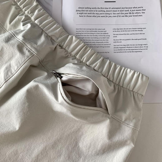 贸易公司渠道独家正版面料，原标原吊牌💥妈生品质【lu家男女同款梭织裤】✅高支高密双面材料，防风防泼耐脏污，内里爽滑不粘身✅裤管有松量修饰腿型，显瘦藏肉，不裹腿不紧绷 商品图13