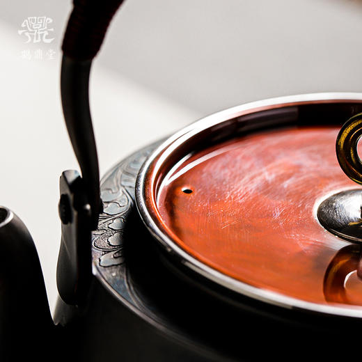 鹤鼎堂银壶闻天系列粲兮錾刻花边铜包银汤沸（银色）（缺货） 商品图4