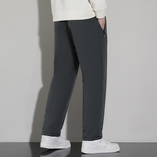 怕冷星人的福利来了😎东北宝宝也不怕冷啦🥳 俗话说：寒从脚下起，防寒先防腿✨【真维斯石墨烯科技发热羊羔绒裤】❗❗  商品图3