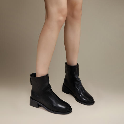 千百度粗中跟奶油羊皮靴女款冬季通勤上班时尚小短靴子A24535757 商品图6