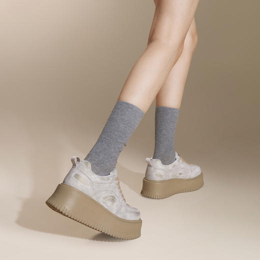 千百度厚底饼干鞋女款秋季增高板鞋女时尚休闲鞋运动鞋A24472631 商品图4