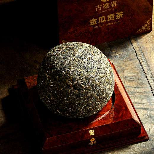 【积分兑换】古寨春镇店宝物【金瓜贡茶那罕】2023年头春那罕贡茶片区核心古树原料非遗传承人王天亲制普洱茶生茶2500g/团 商品图5