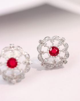 0.65克拉红宝石耳饰