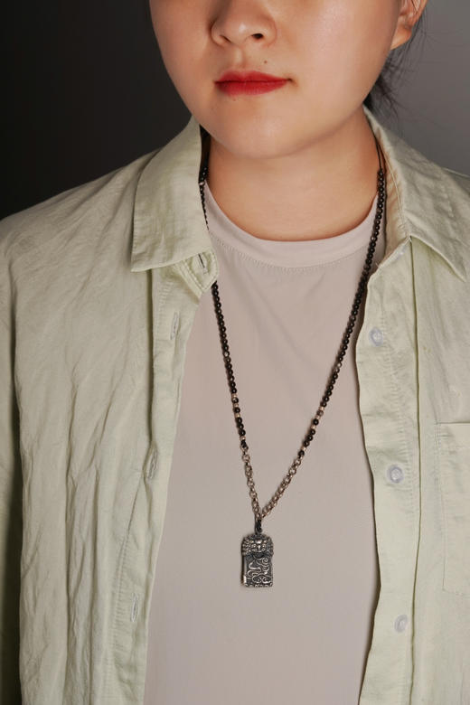 手工雕刻狮子银牌 商品图2