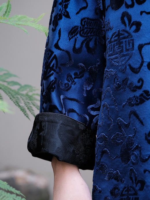 盛唐牡丹 |靛蓝漳绒八宝葫芦外套 商品图3