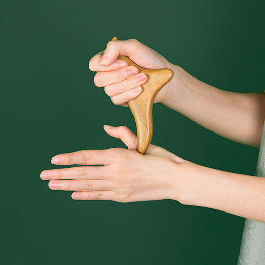 【断货】正安国货· 檀木三角雀 绿檀木打造多功能按摩器具 商品图3