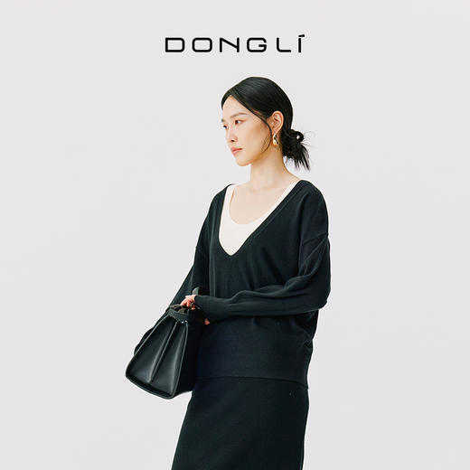 小山羊绒 东黎羊绒 女士秋冬季针织 大V领羊绒纯色宽松简约   DWBS4671AN 商品图3