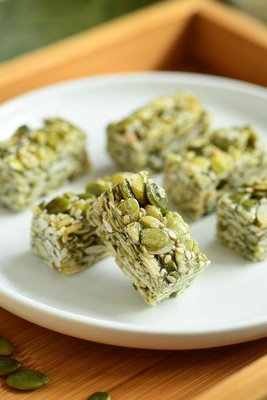 2袋装加赠1袋！【南瓜籽仁酥】零食新宠 脆而不硬 甜而不腻 麦芽糖代替白砂糖 营养丰富更健康 商品图5