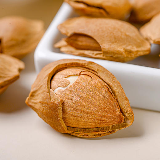 新疆手剥小白杏杏核AWJM 商品图2