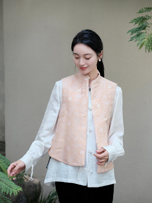 盛唐牡丹| 荷花白喜鹊纹花蕾缎马甲 商品图0