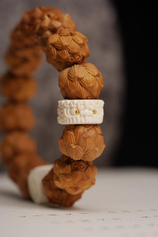 老山檀手工雕刻莲花 商品图12