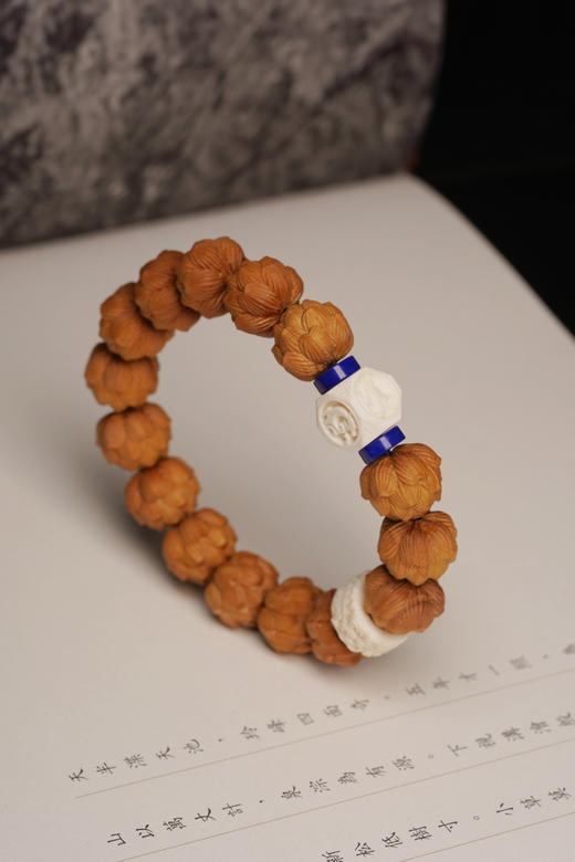 老山檀手工雕刻莲花 商品图1