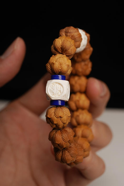 老山檀手工雕刻莲花 商品图2